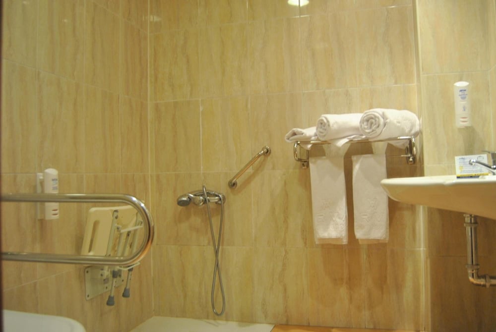 Hotel Santiago Leon 50/50