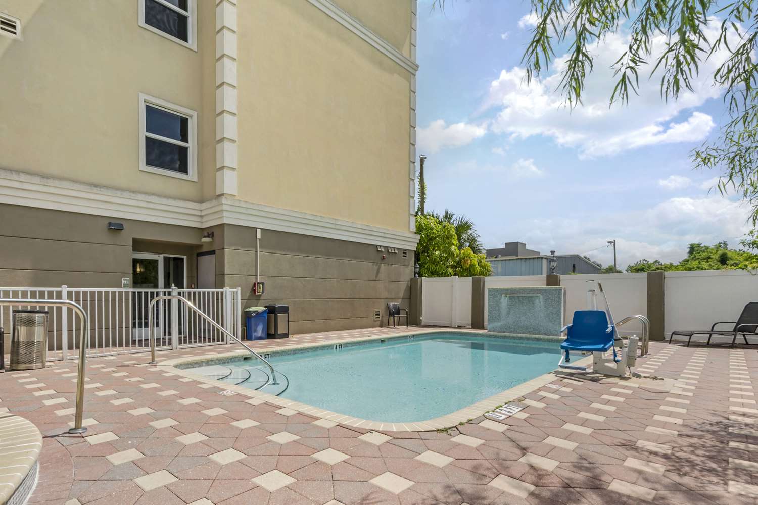 Country Inn and Suites by Radisson Tampa Airport North FL 47/48