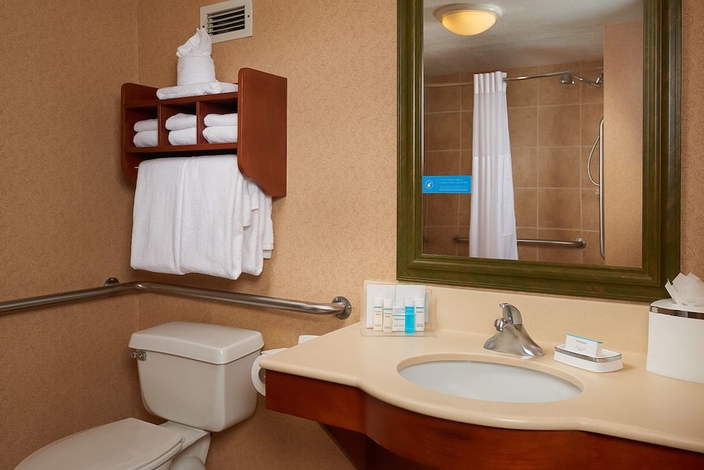 Hampton Inn Youngstown-West/I-80 16/32