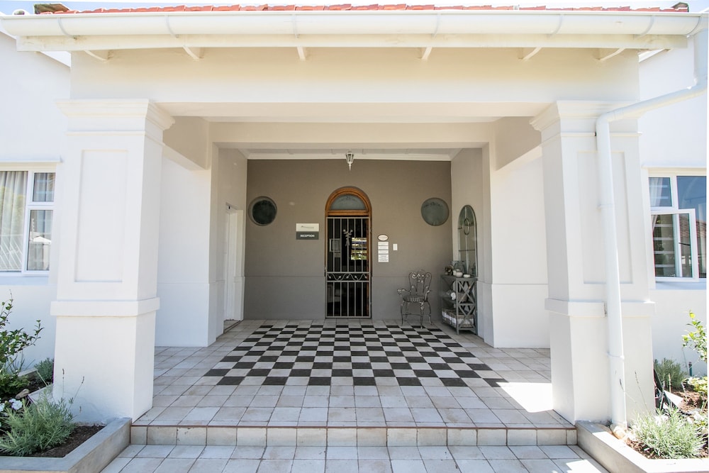 First Avenue Guesthouse 2/50
