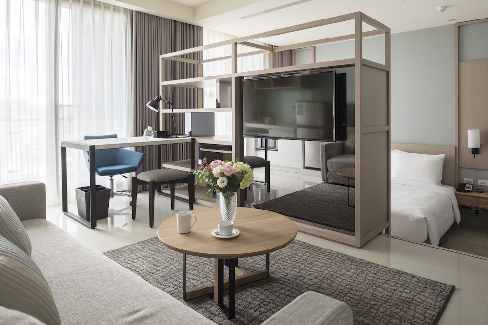 Jolley Hotel 51/71