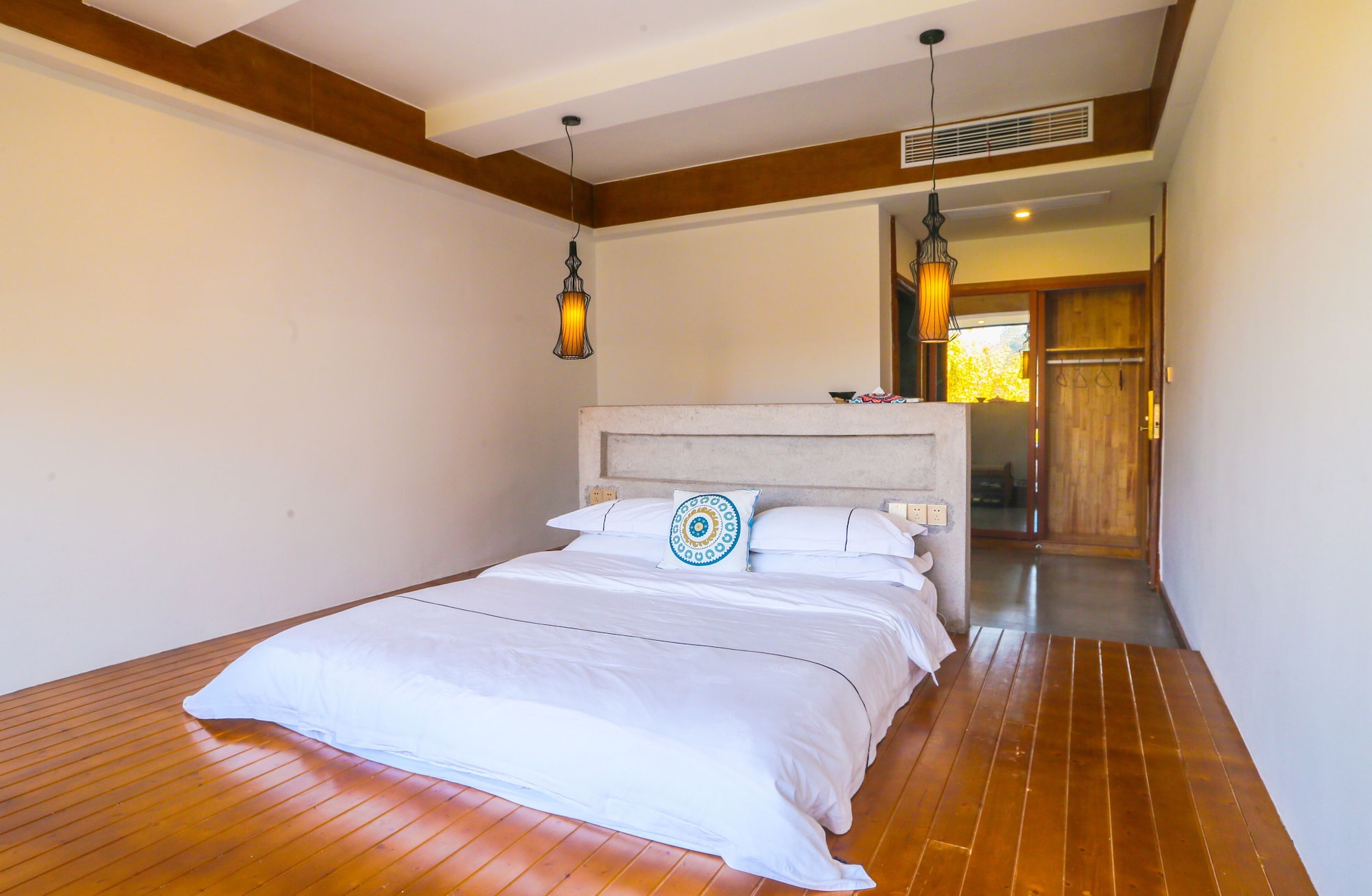 TRADITIONAL, BATHTUB
