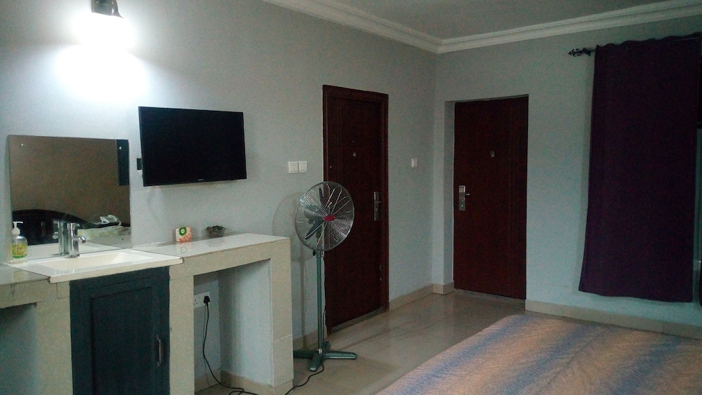 Abal Hall And Hotels 6/18