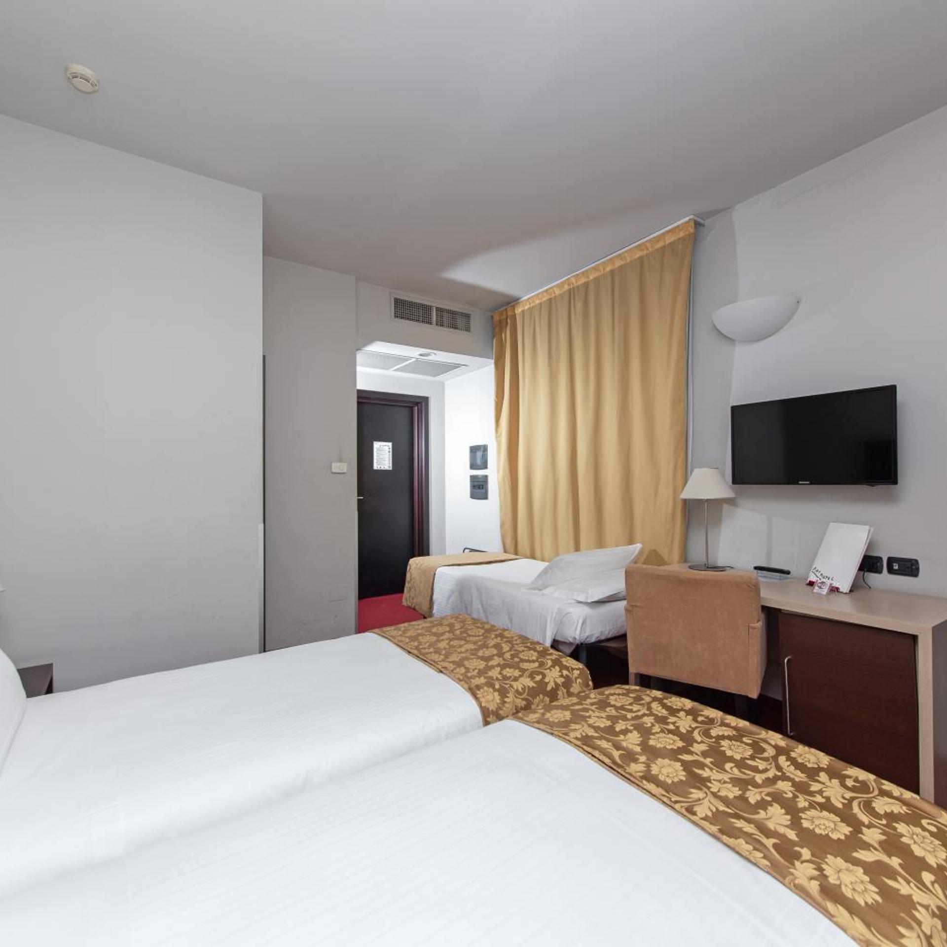 ROOM, TRIPLE