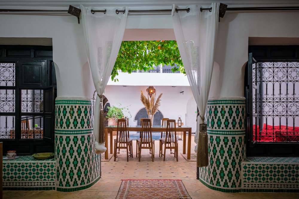 Riad Ajmal 10/77