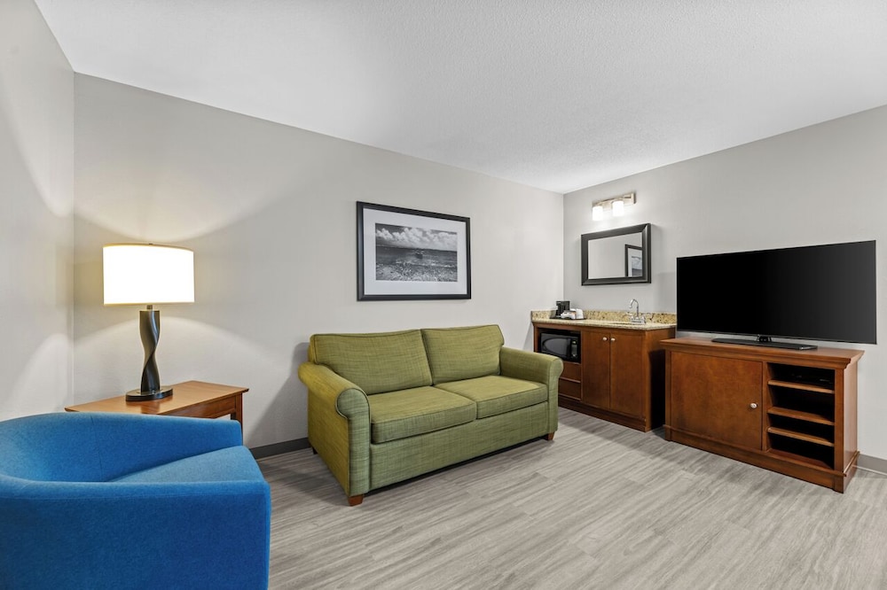 Travelodge Suites by Wyndham Regina / Eastgate Bay 48/71