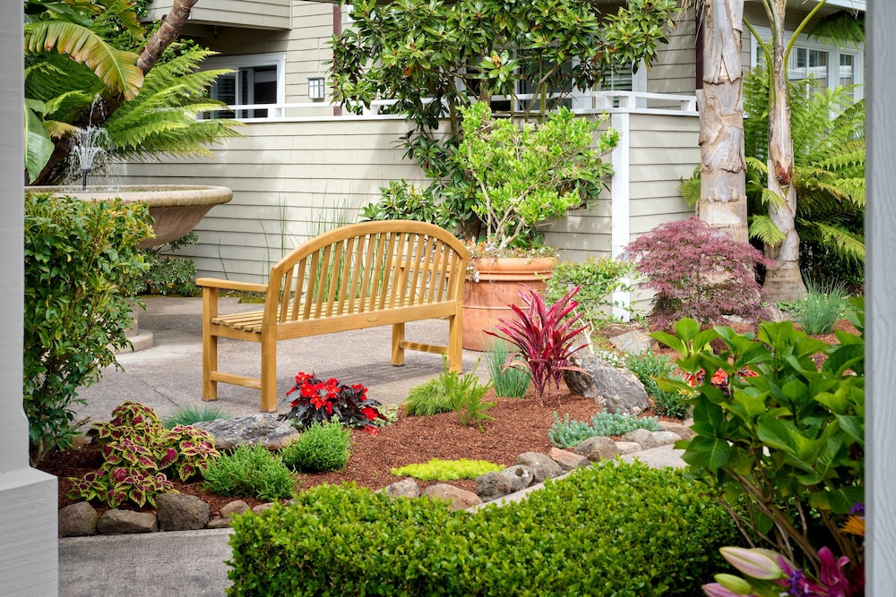 The Beach House Hotel Half Moon Bay 47/50