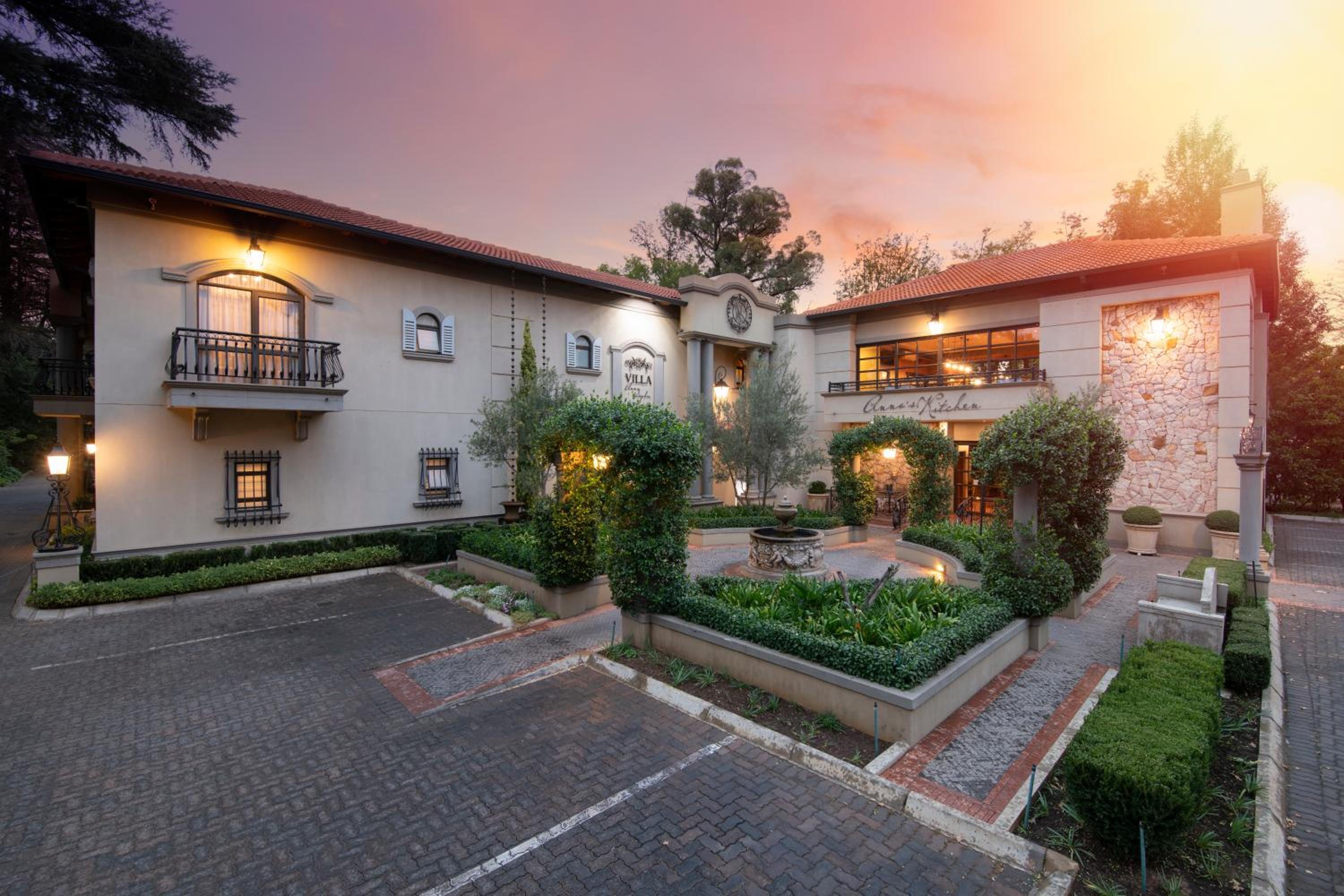 THREE RIVERS LODGE & VILLA ANNA SOPHIA 40/50