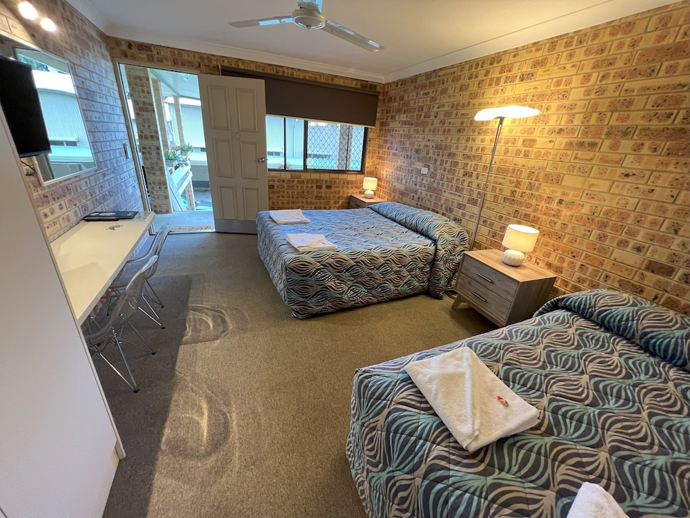 FAMILY, QUADRUPLE, MULTIPLE BEDS
