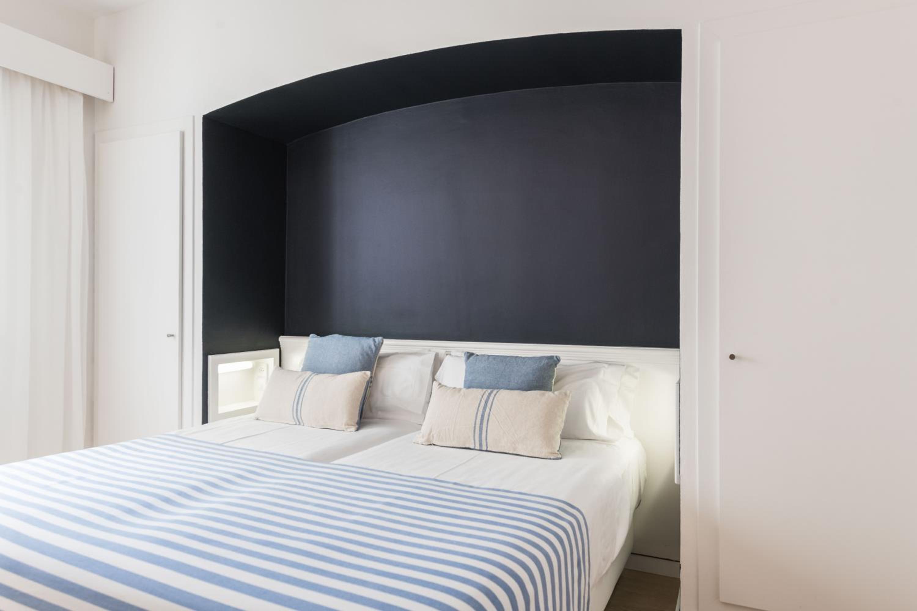 Inner, Budget, Double or Twin Bed, with View