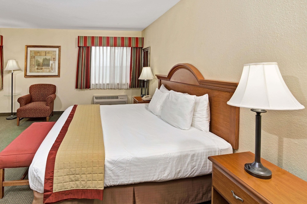 Baymont By Wyndham Indianapolis, IN 7/26