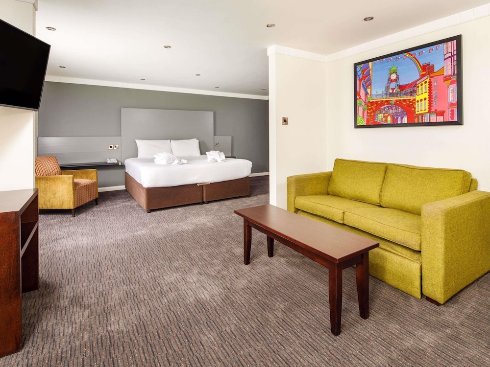 MERCURE CHESTER ABBOTS WELL HOTEL 24/50