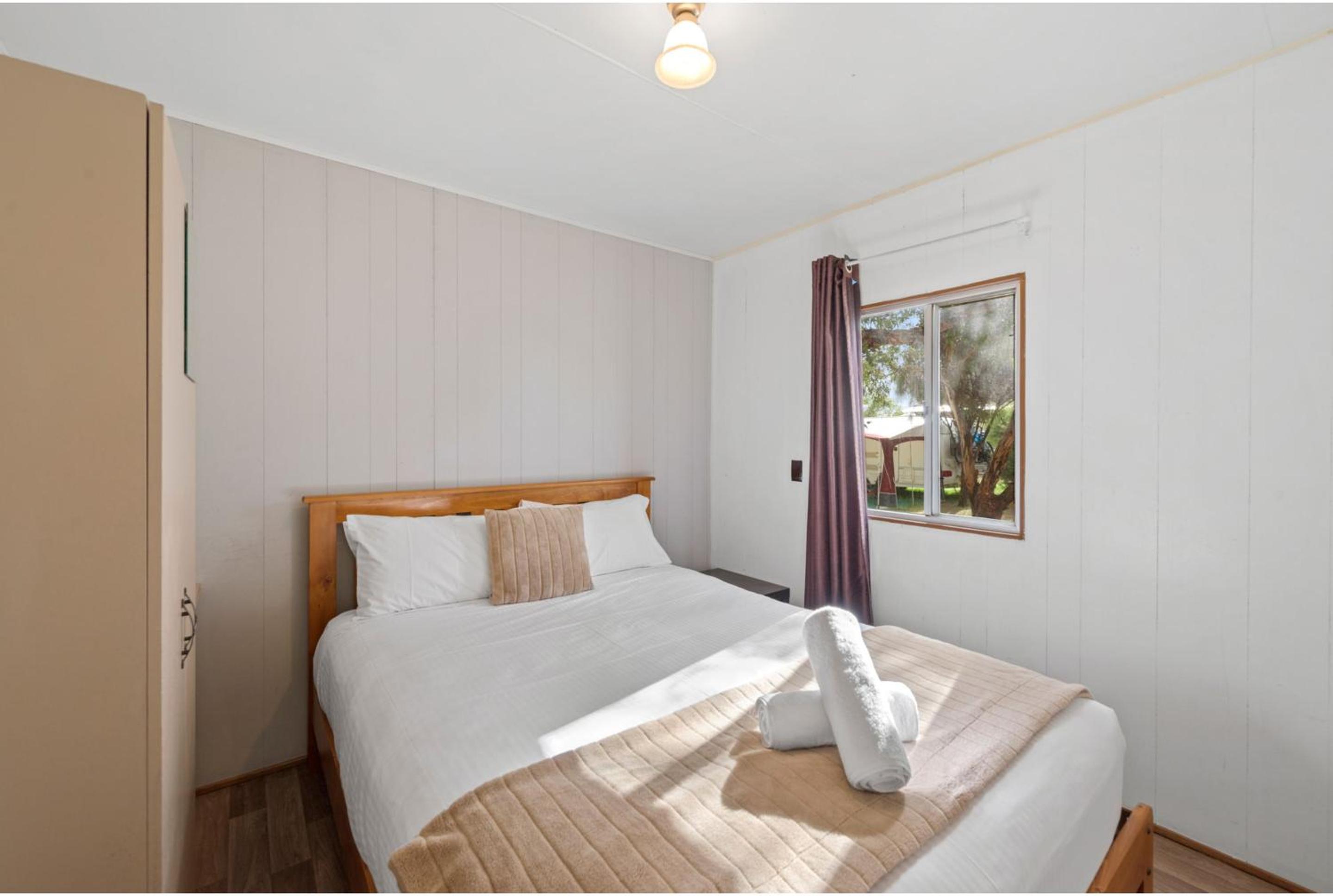 1 Bedroom, Economy, Cabin, Queen Bed, Pet Friendly