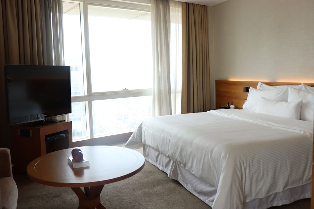 The Westin Mumbai Garden City 6/44