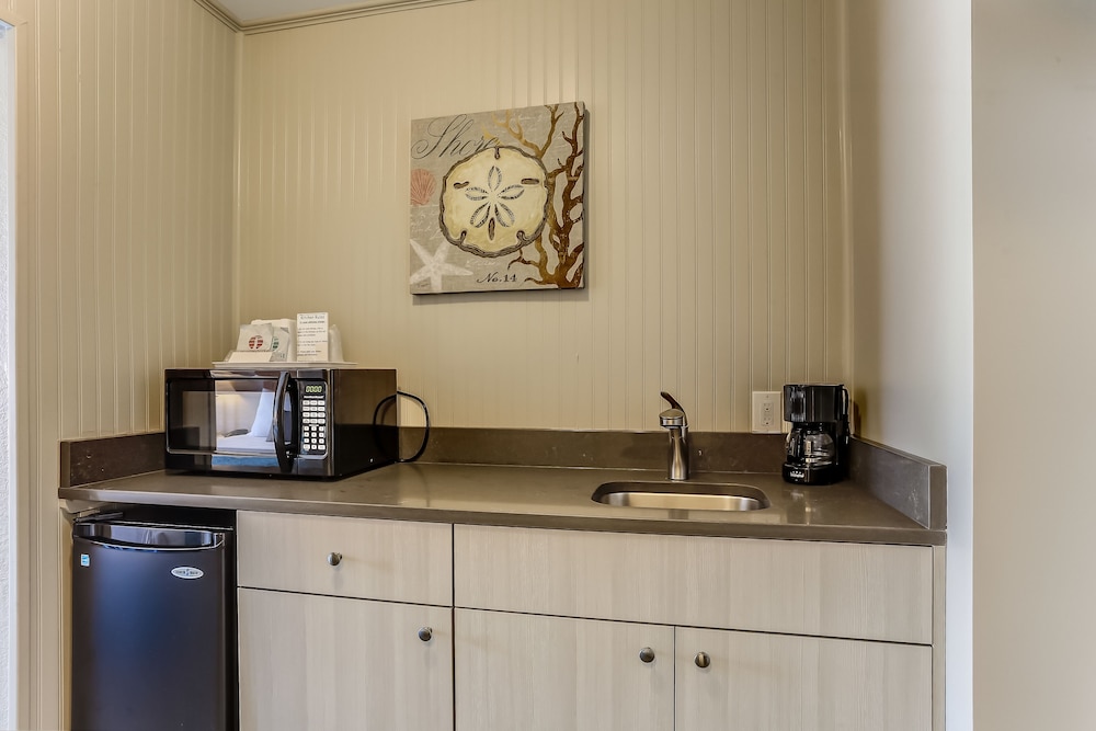 Beachside Motel 53/72