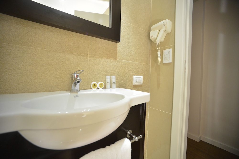 Hotel Versailles 12/39