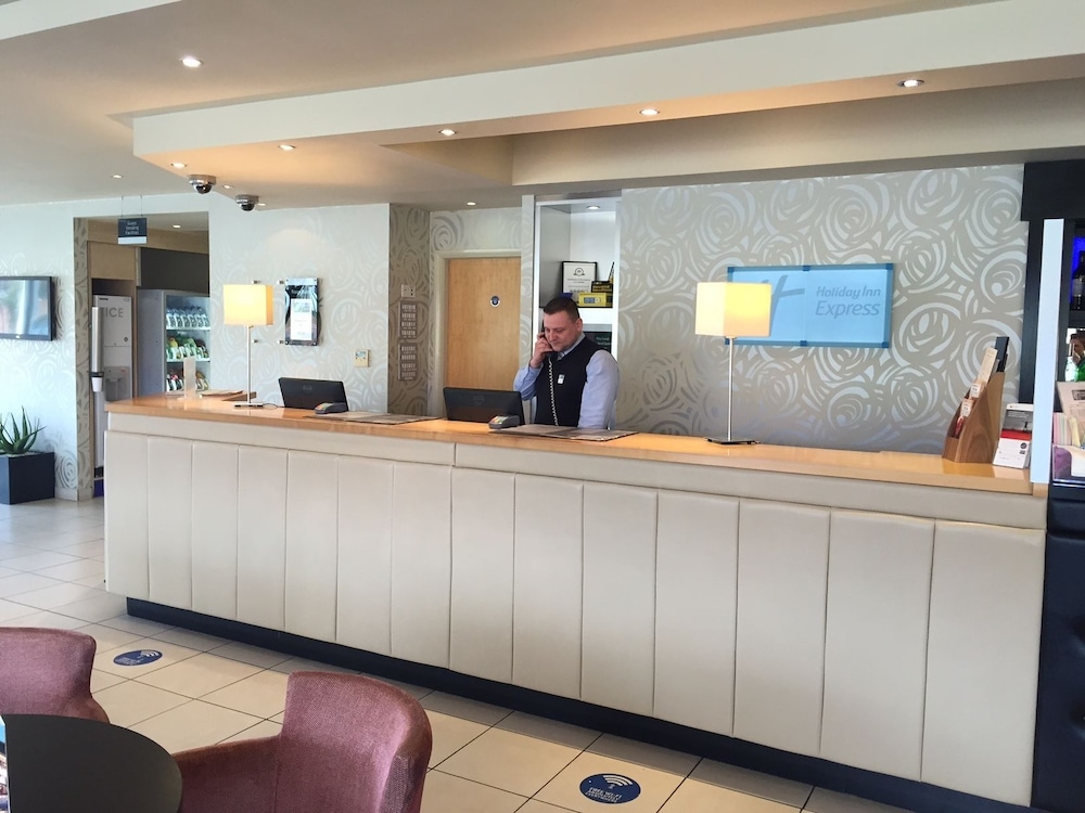 Holiday Inn Express Chester Racecourse 5/34