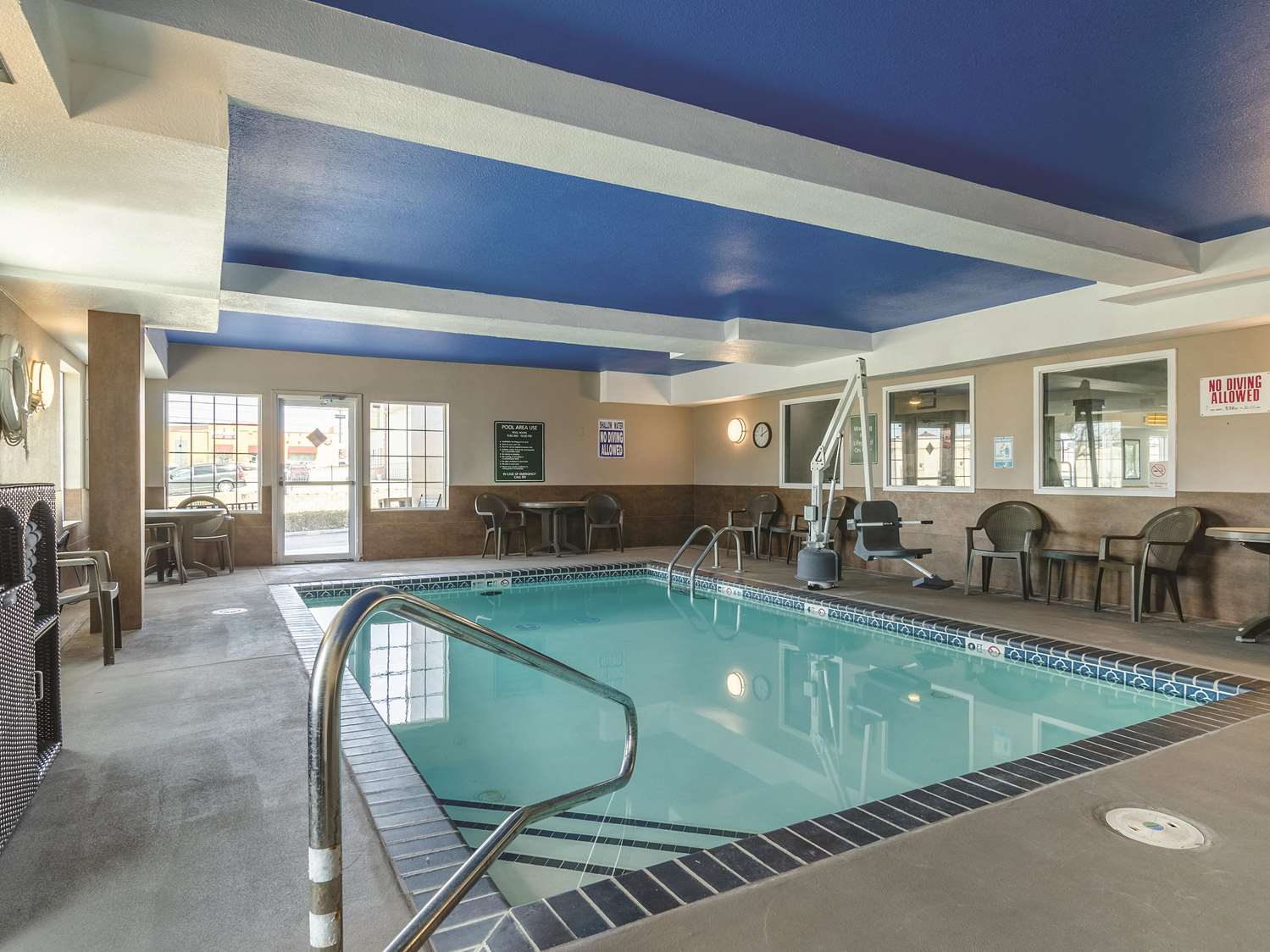 La Quinta Inn and Suites by Wyndham Kansas City Airport 23/34