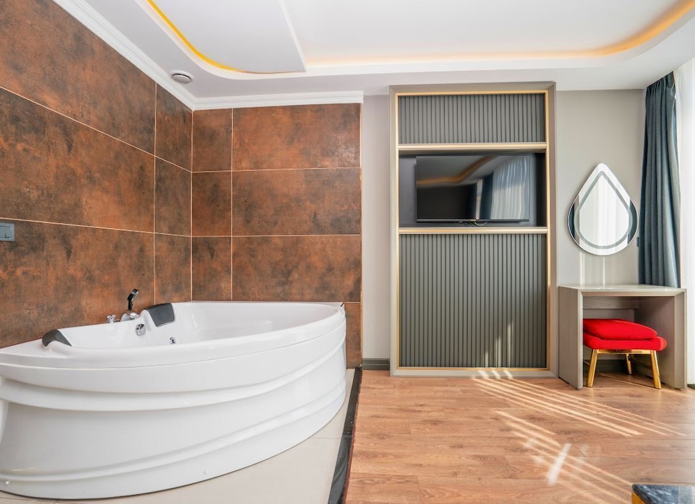 216 Ruby Suite 23/43