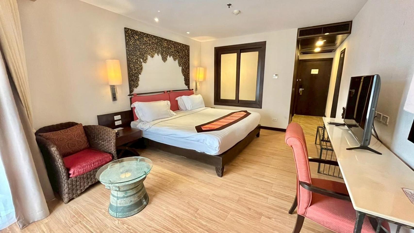 Deluxe, Double or Twin Bed, Pool Access