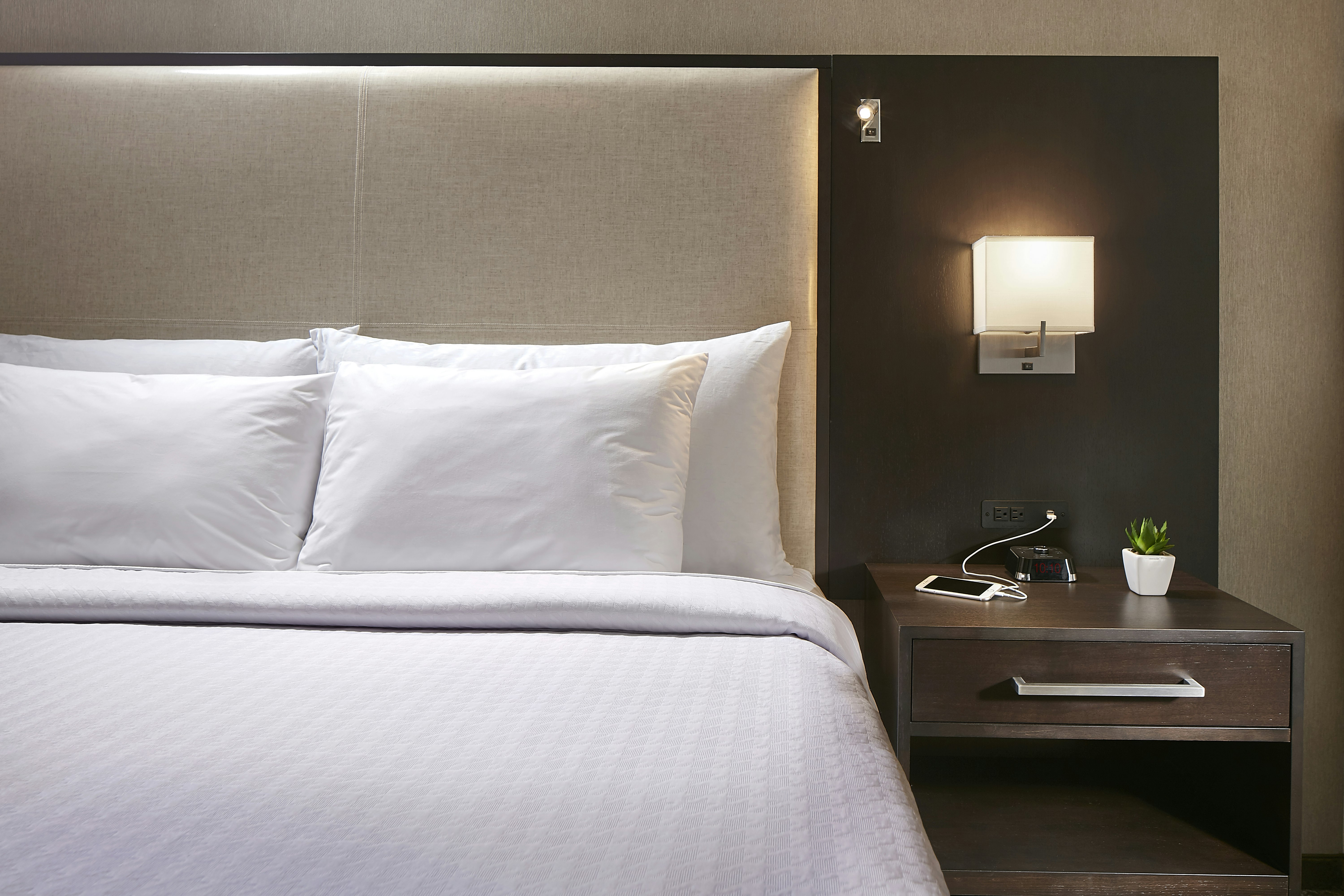 STUDIO, SUITE, KING BED, HARBOUR VIEW