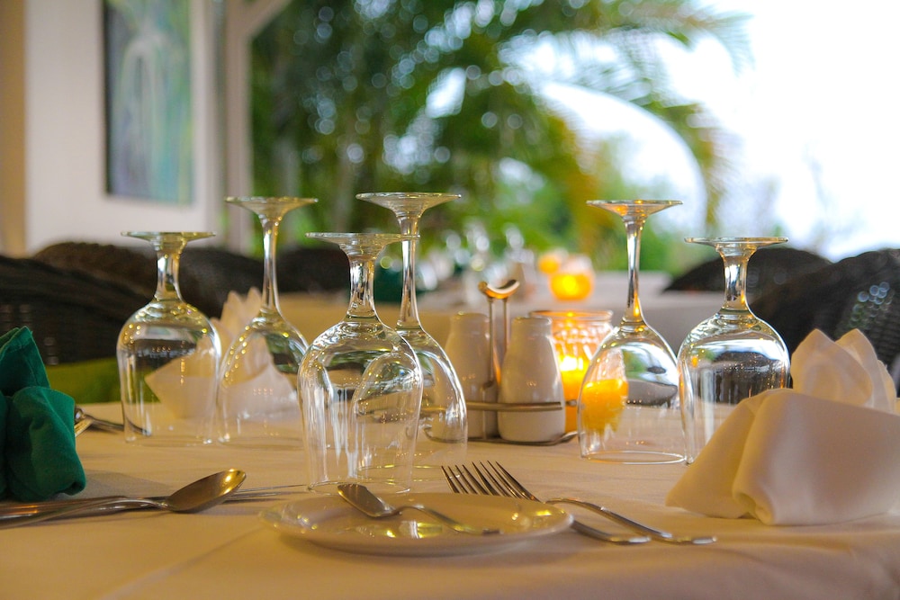 TRADE WINDS HOTEL 36/69