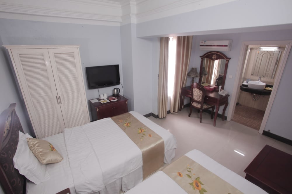 Classic Hoang Long Hotel 34/65