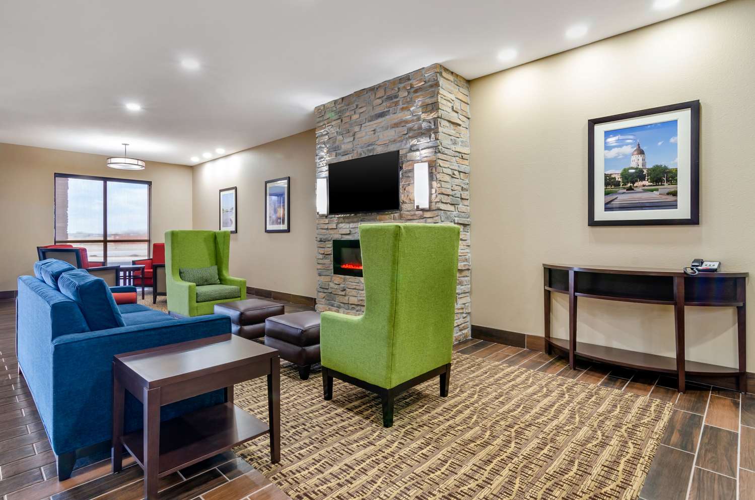 Comfort Inn & Suites Salina North 17/30