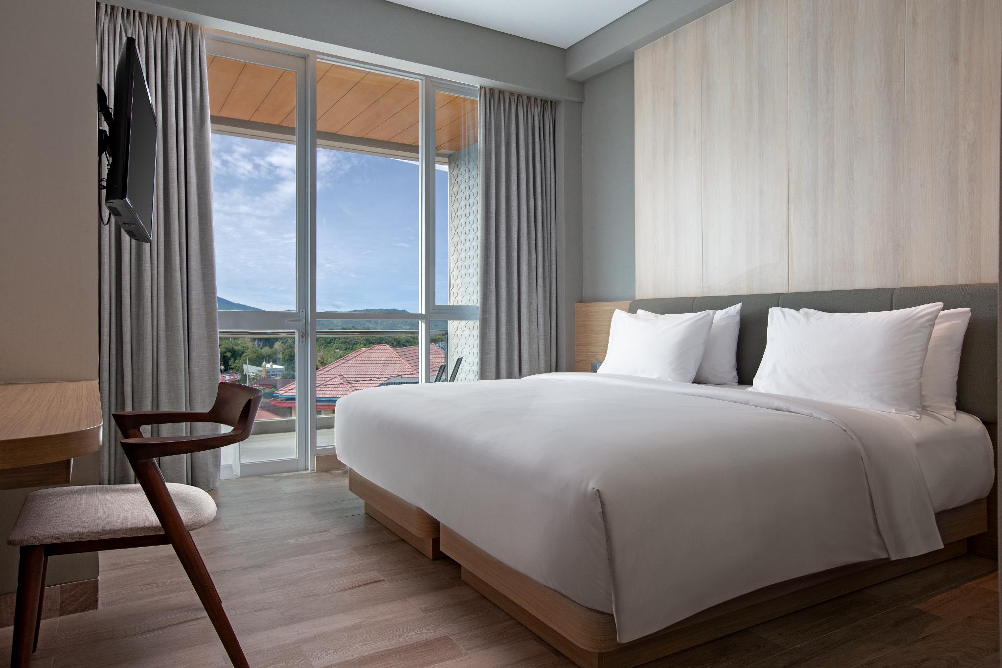 Hollywood, Deluxe, Double Bed, Balcony