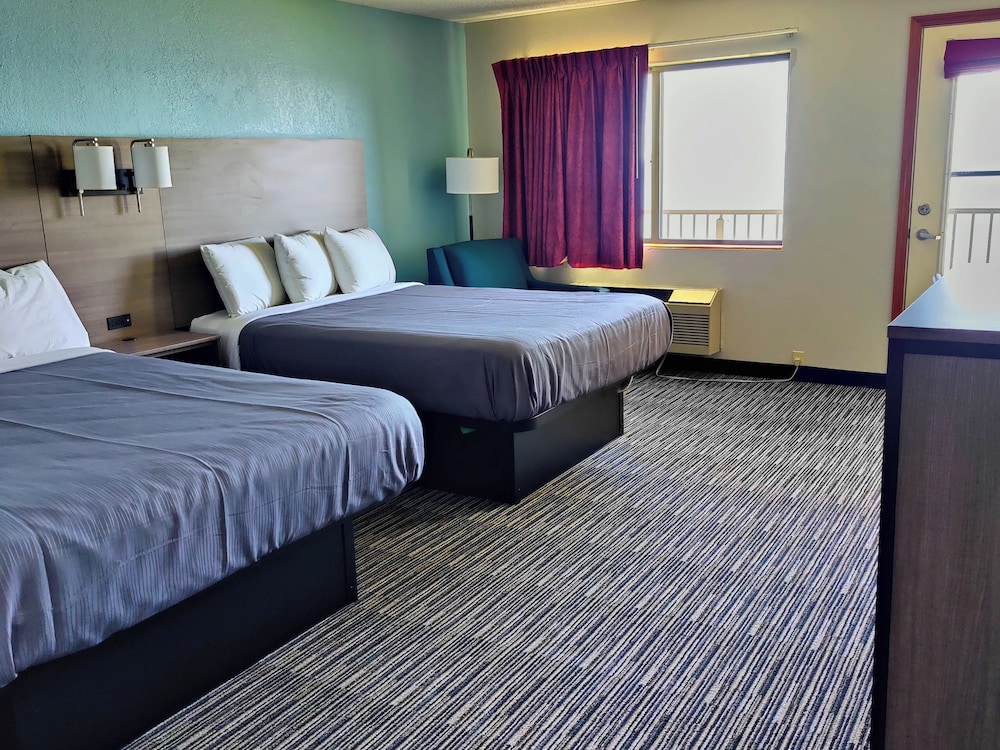 AmericInn by Wyndham Saint Ignace 16/56