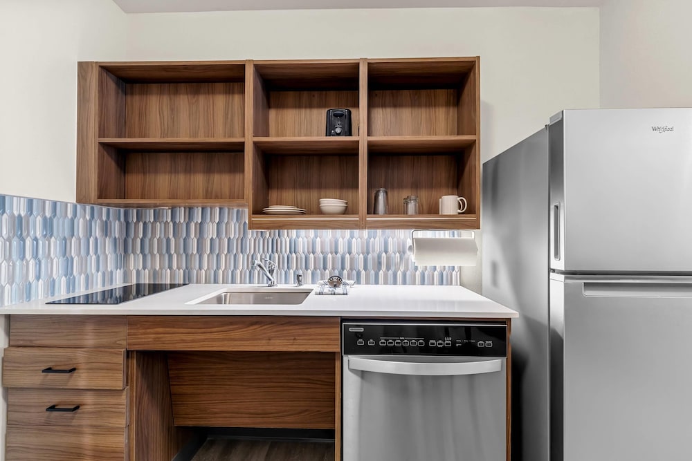 Everhome Suites Temecula 48/49