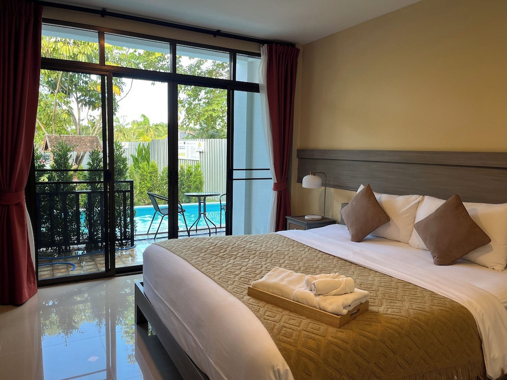 Deluxe, Double Bed, Pool Access