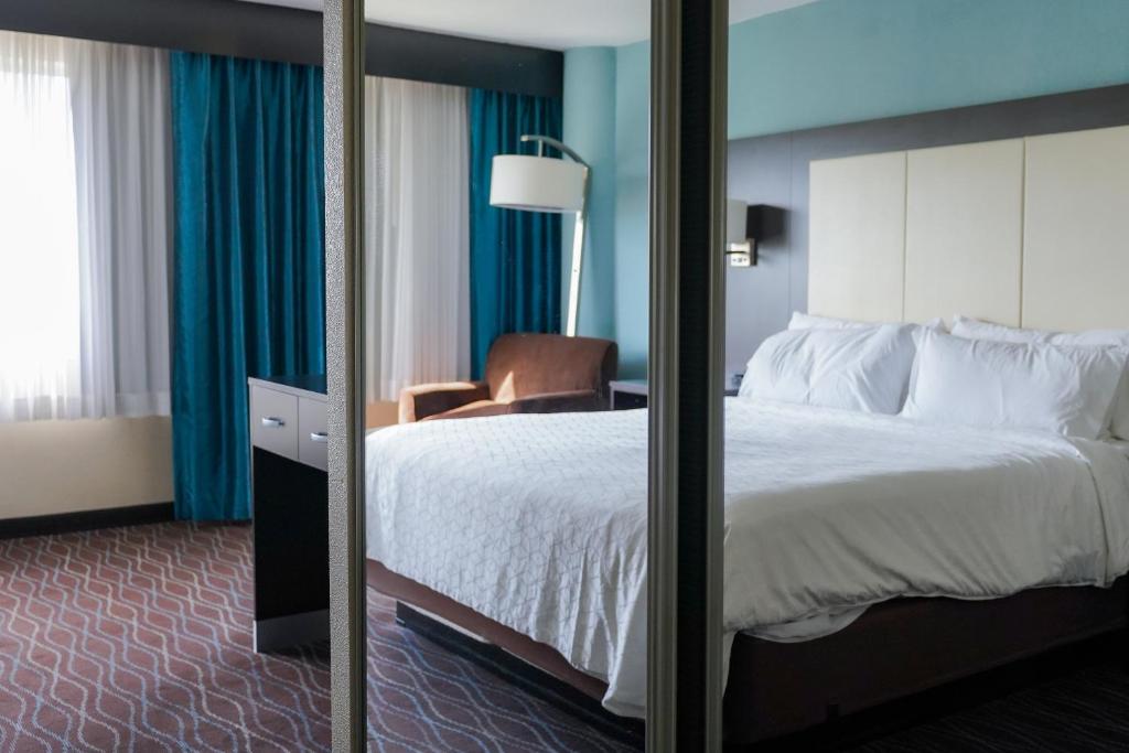 Room, Double Bed, Pool View