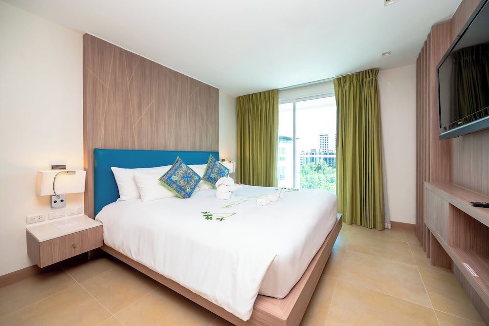 2 BEDROOMS, RESIDENCE, KING AND TWIN BEDS