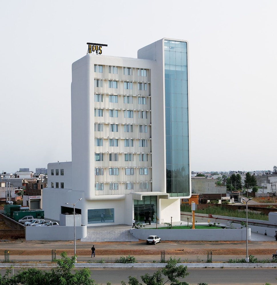 Keys Select By Lemon Tree Hotels, Ludhiana 1/46