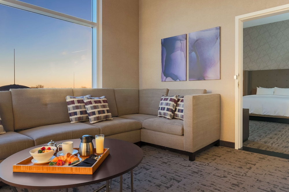 DOUBLETREE BY HILTON EVANSVILLE 40/74