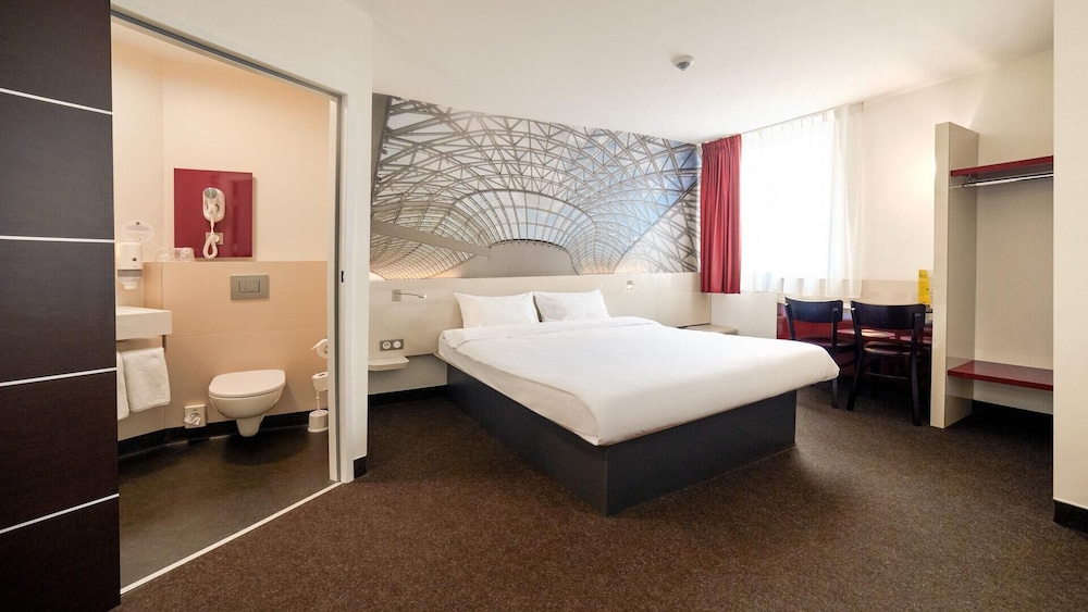 غرفة قياسية بسرير كوين، B&B HOTEL Katowice Centrum 5/10