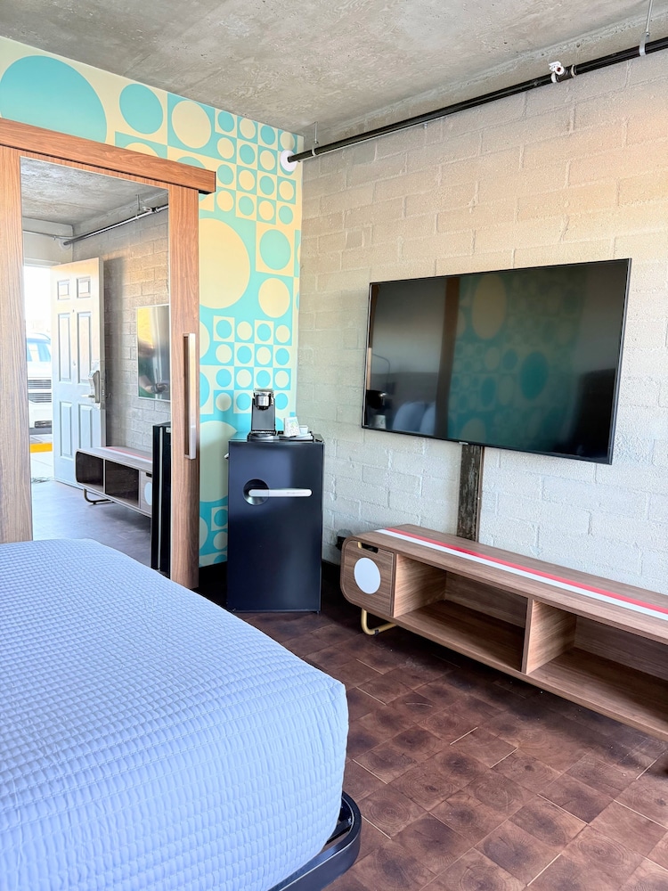 The Alice Hotel 25/50