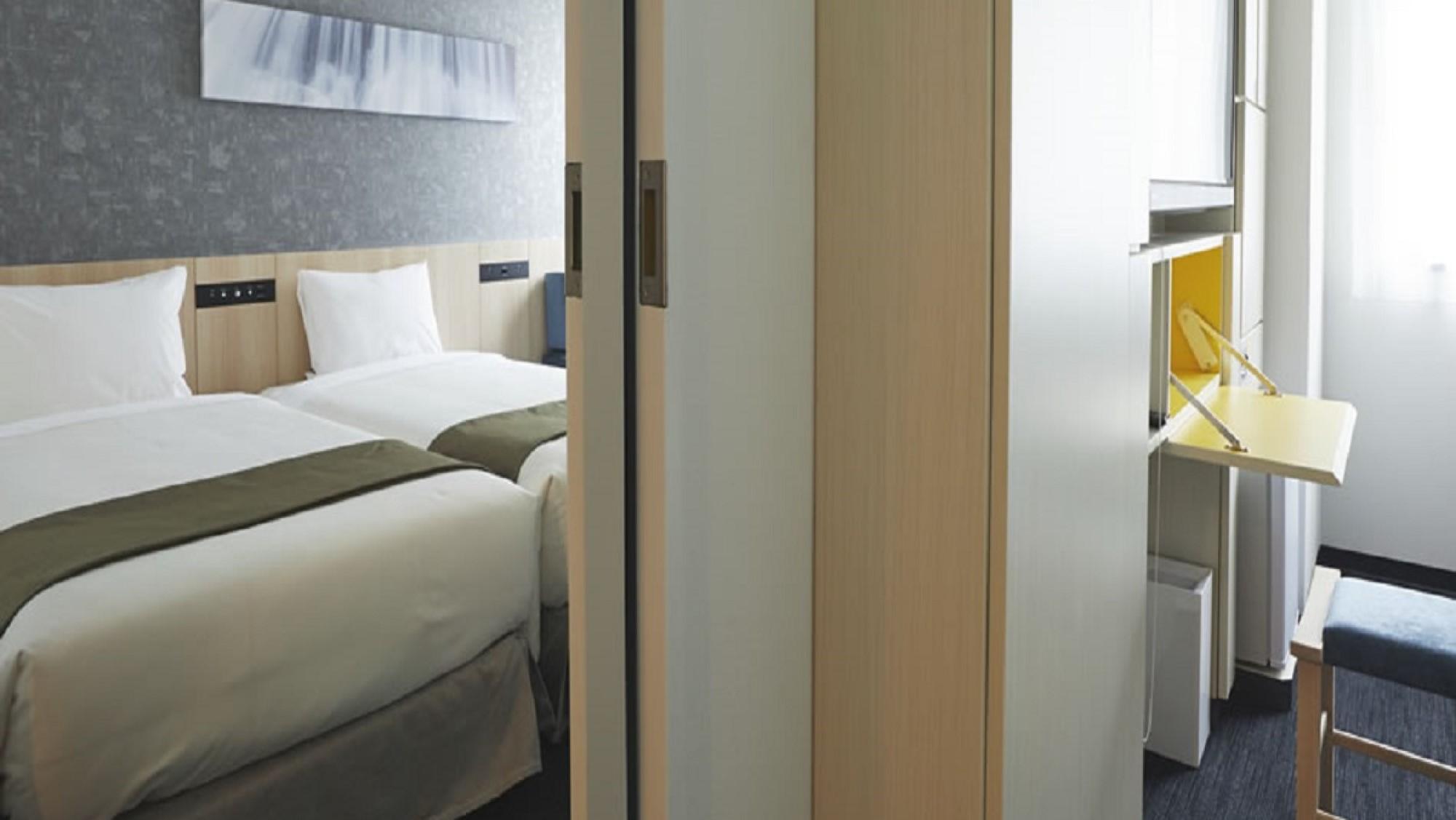 Connecting, Deluxe, Twin Beds, Sofa