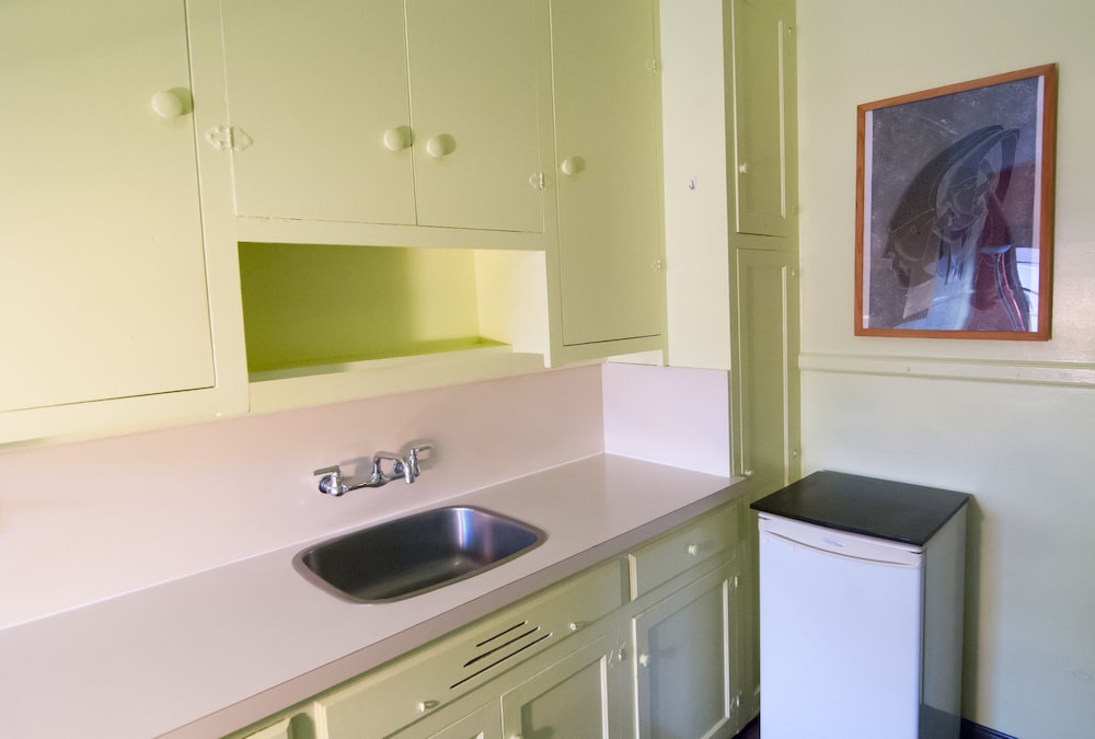 Ocean Island Inn Backpackers Suites Hostel 7/79