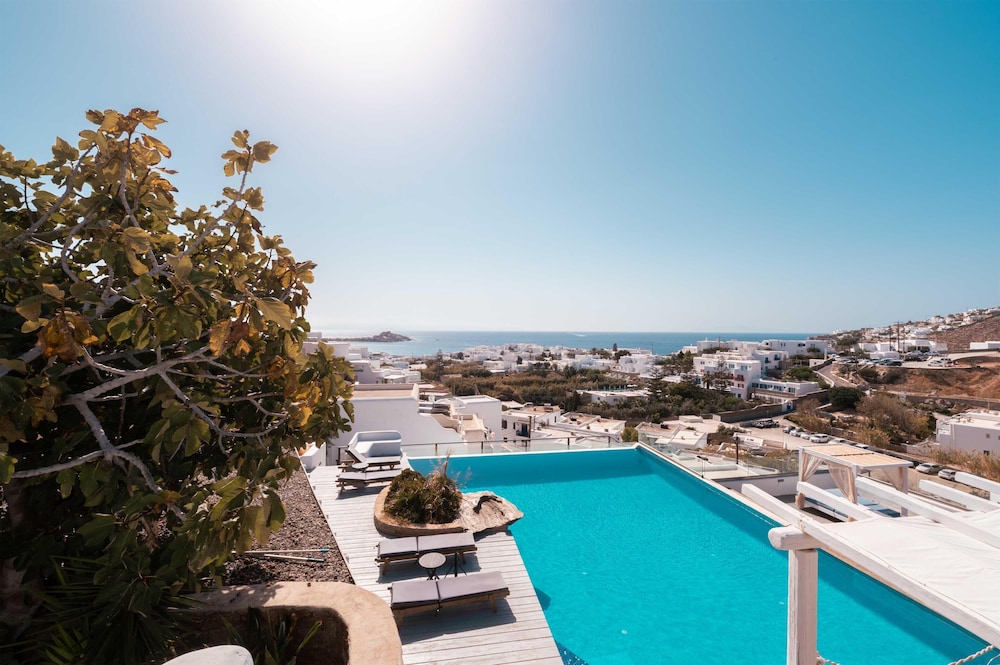 Mr And Mrs White Mykonos 65/72