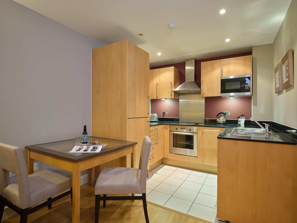 Marlin Apartments Empire Square 20/26