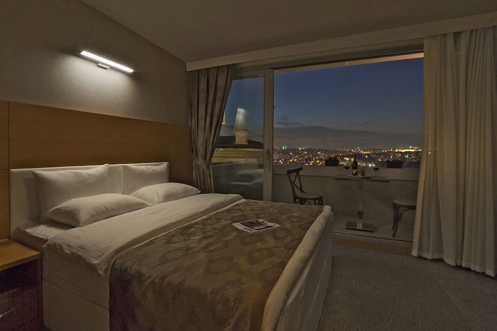 MIEN SUITES 21/29