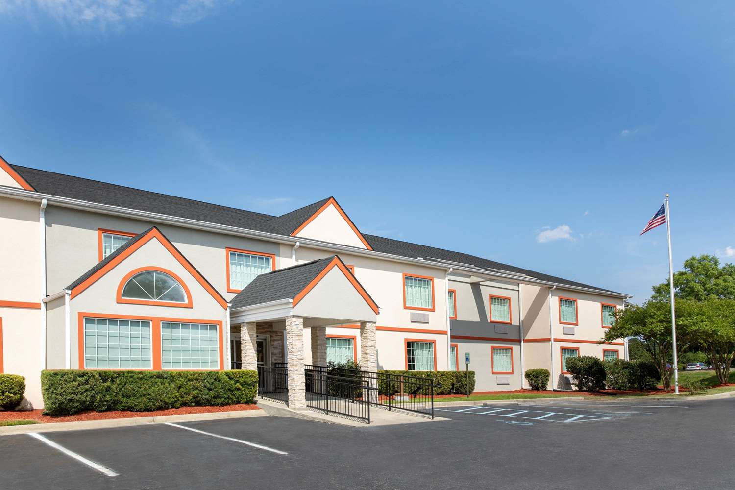 Microtel Inn & Suites by Wyndham Columbia/Fort Jackson N 32/37