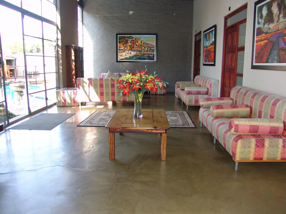 African Moon Corporate House 25/48