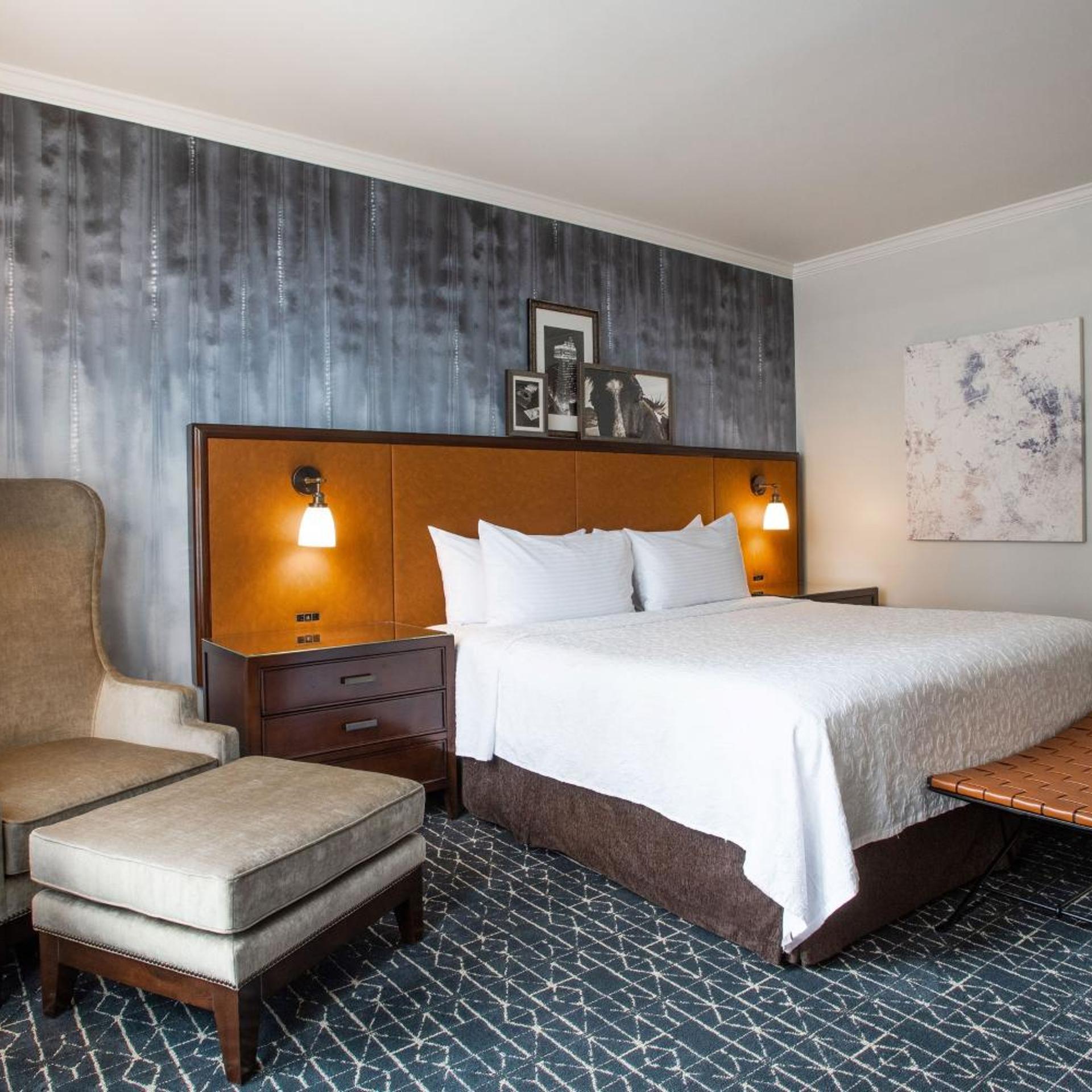 1 Bedroom, Junior Suite, King Bed, Middle Floor
