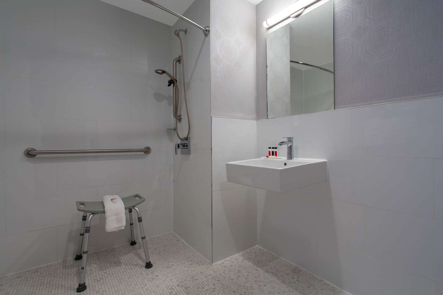 Microtel Inn By Wyndham Long Island City 60/60