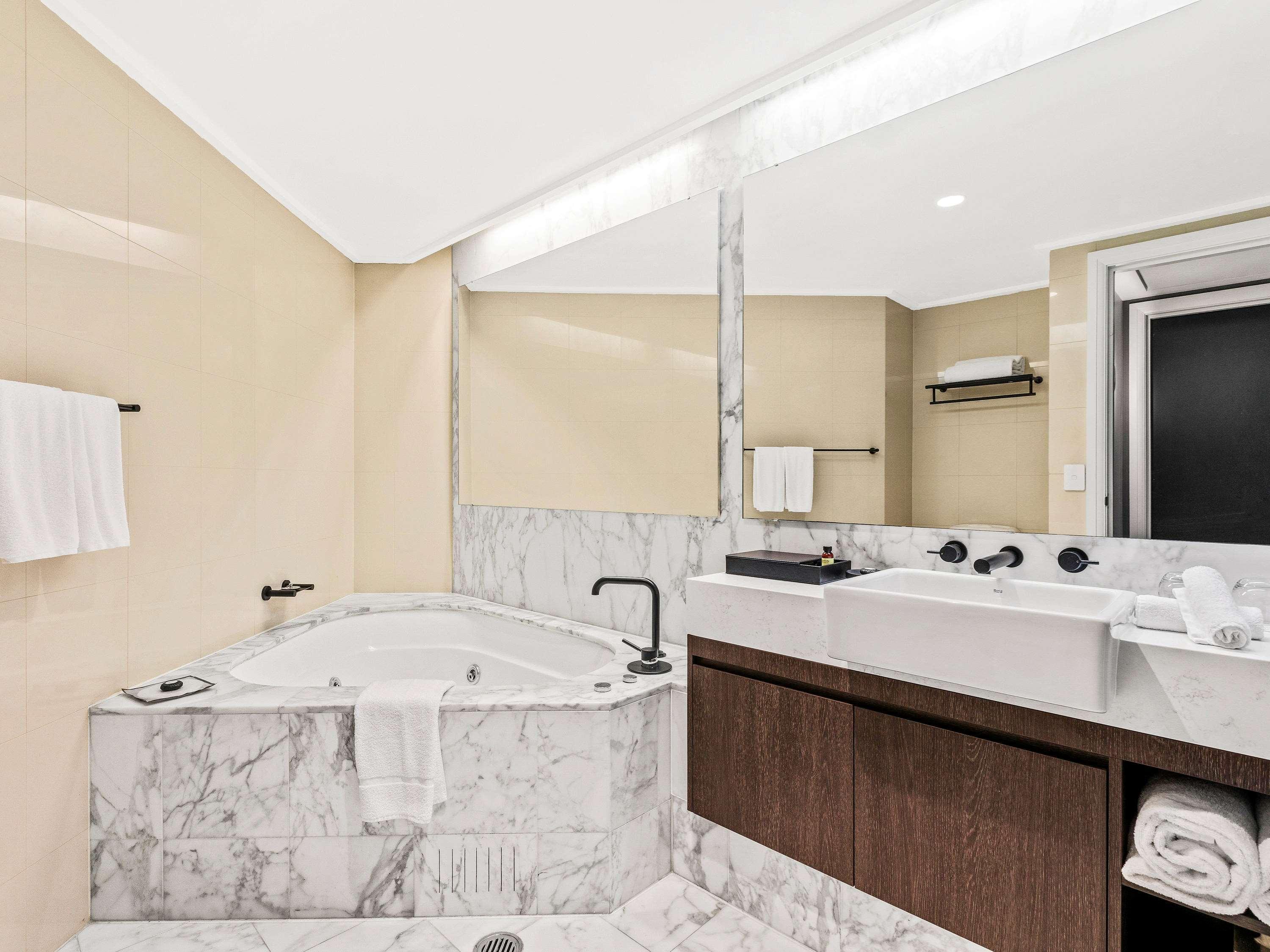 APARTMENT, DELUXE, KING BED, GARDEN VIEW