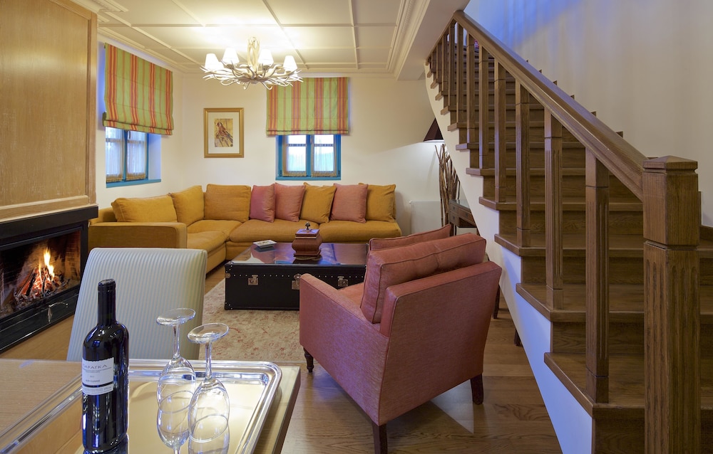Zagori Suites 33/72