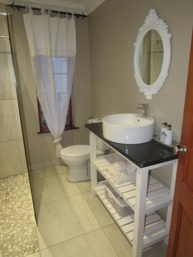Happy Lands Self Catering/B&B 46/48